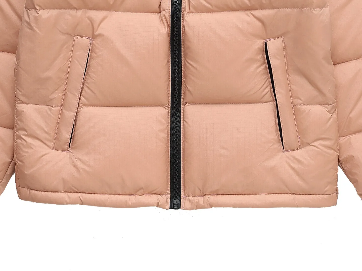 ：Khaki Purple Black Green Blue Pink Red Yellow sizi： 𝗧𝗵𝗲 𝗡𝗼𝗿𝘁𝗵 𝗙𝗮𝗰𝗲｜ 1996 （ Z💰 ） ：RDS Quality 90 715+ ： 400D Nylon ， ： ， 。 ： DWR 40 ， Z💰 ： ， 7 ， Z💰 ： YKK ， ， ， 10 。 1 1 （ ， 💰 ， ， ，Lightweight ， ） ， ， ！ ， ： 。 ⚠ ！ ， ！ ： ， Quality ！